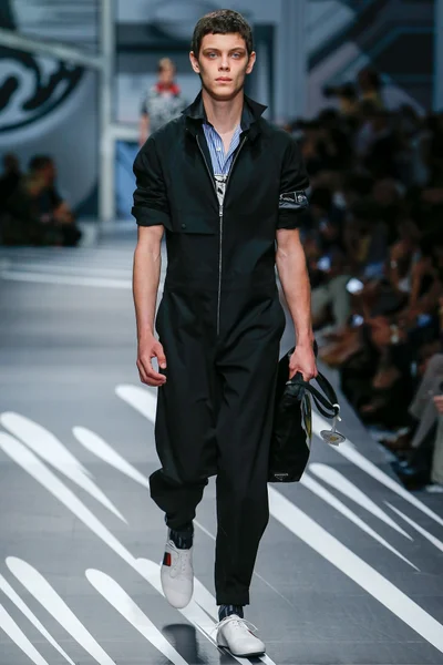Look 19